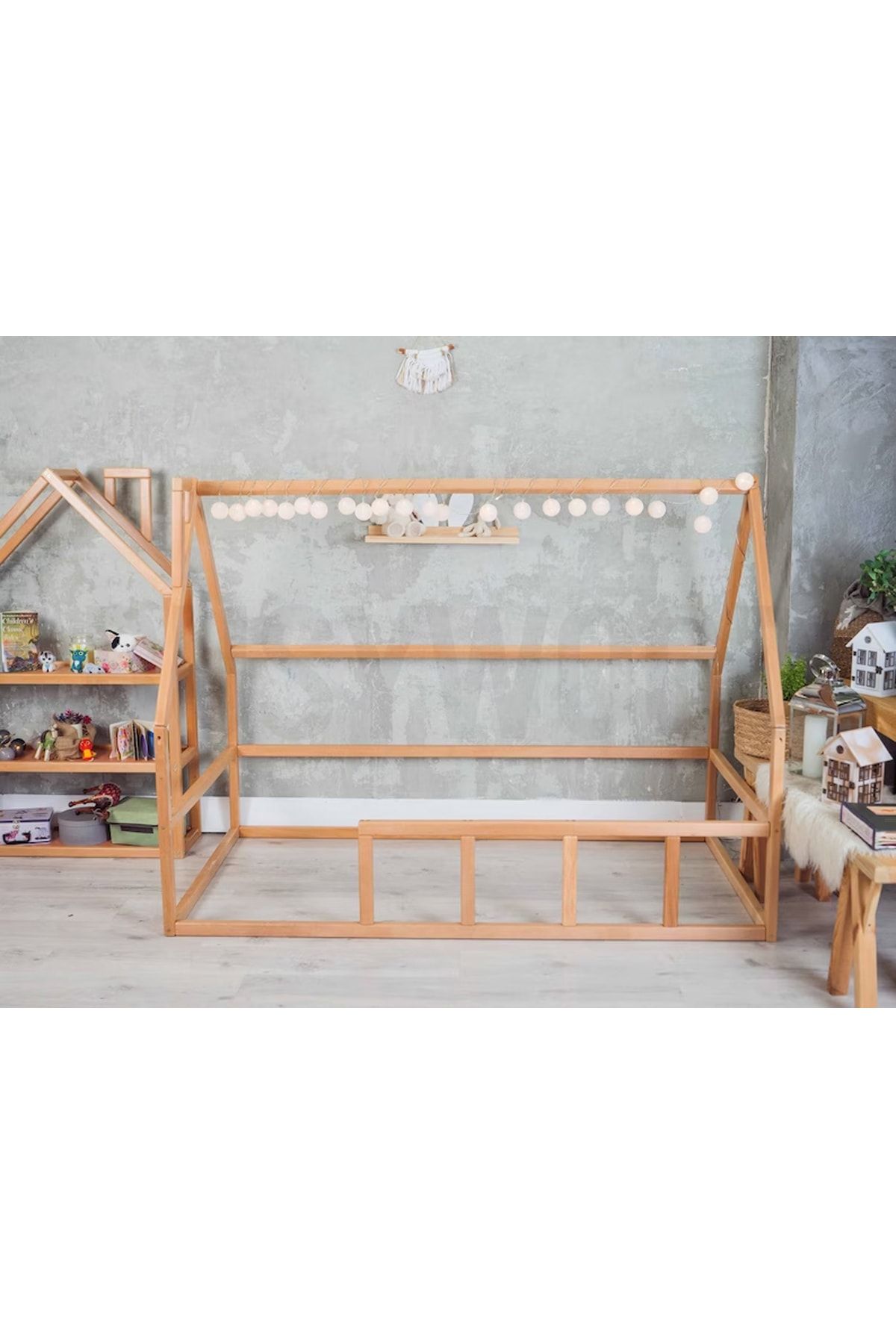 Yere sıfır çatılı model Ahşap Montessori Karyola Masif Ahşap Karyola tree-104