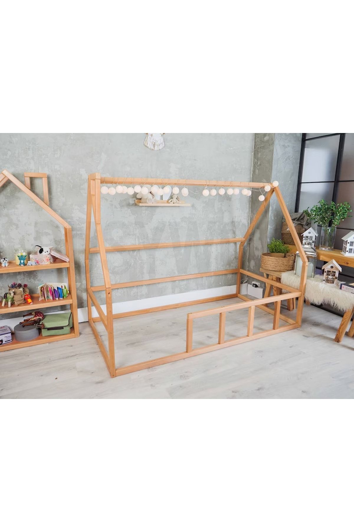 Yere sıfır çatılı model Ahşap Montessori Karyola Masif Ahşap Karyola tree-104