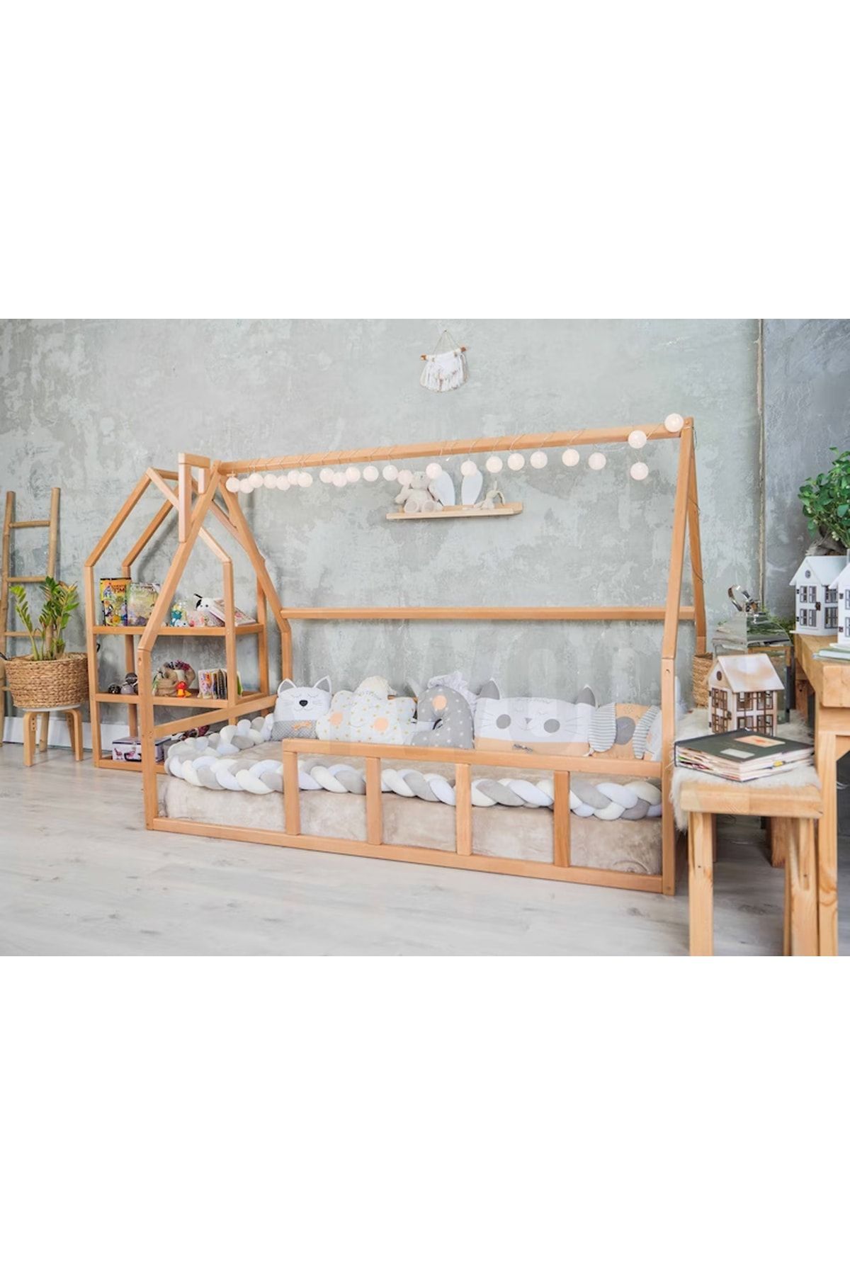 Yere sıfır çatılı model Ahşap Montessori Karyola Masif Ahşap Karyola tree-104